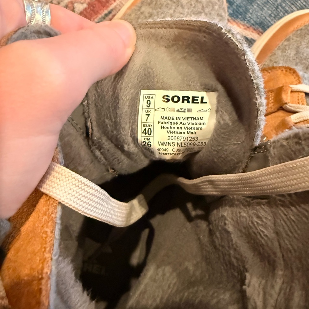 Sorel boots - Picture 6 of 6